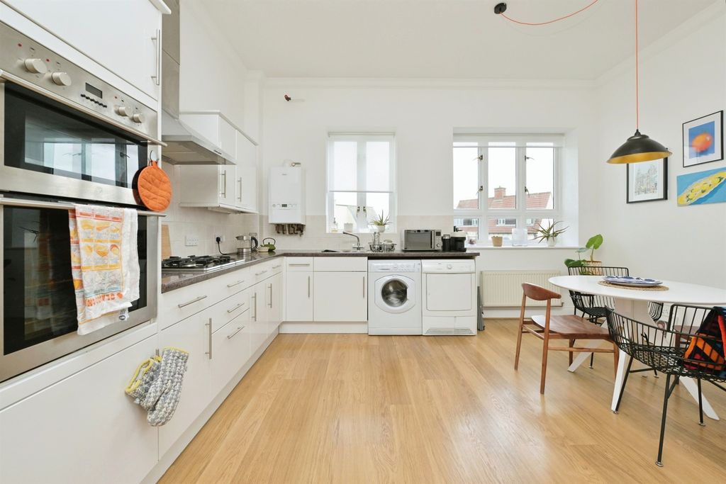 Property photo 3 of 18 Image