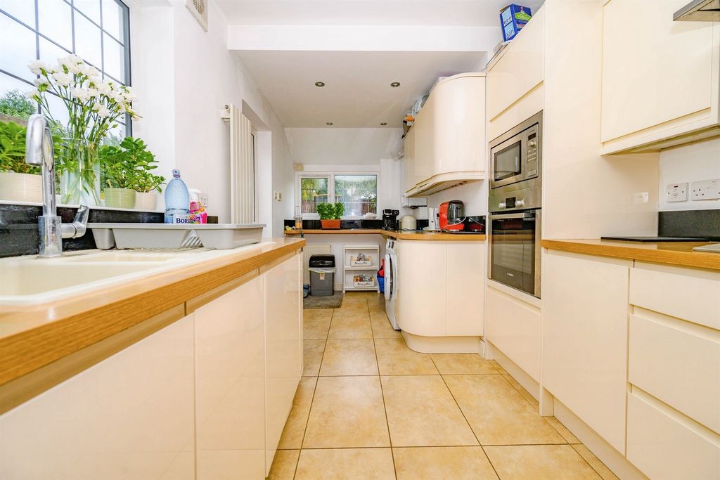 Property photo 2 of 17