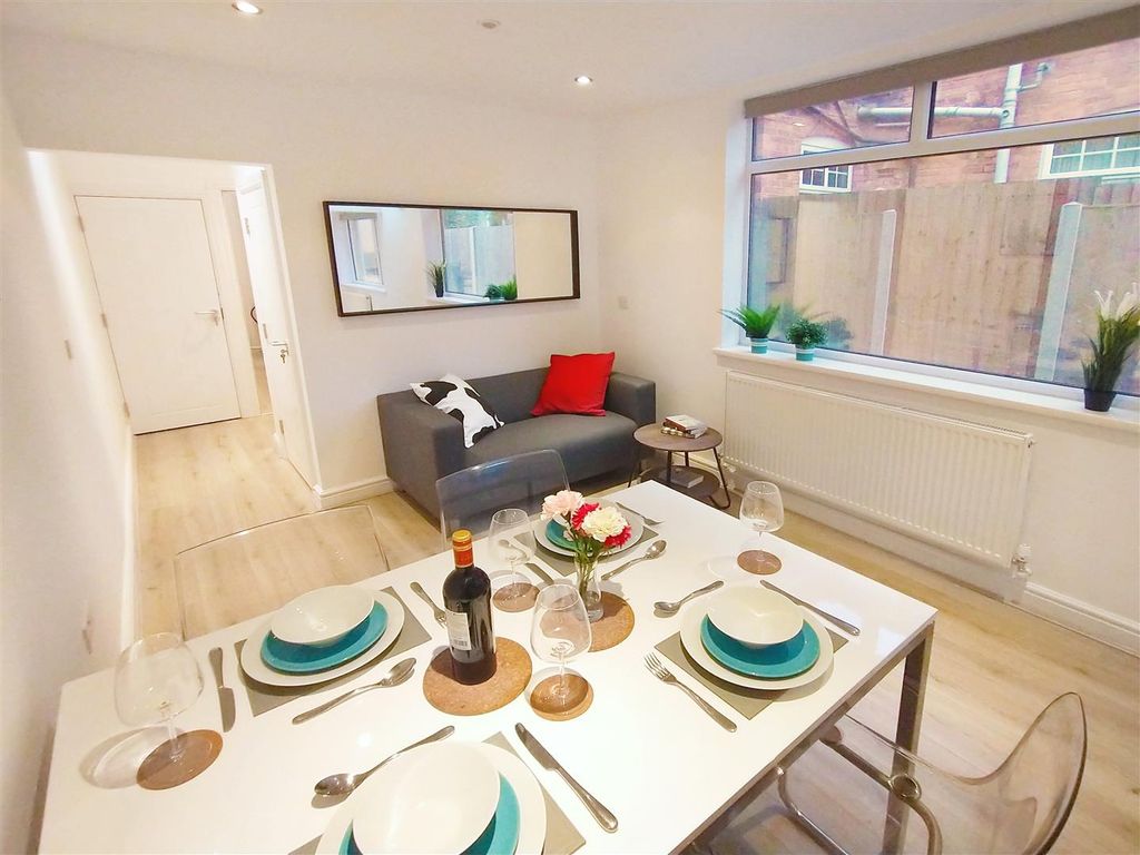 Property photo 3 of 18 Img_20200926_182936703-1-Living-Dining.Jpg