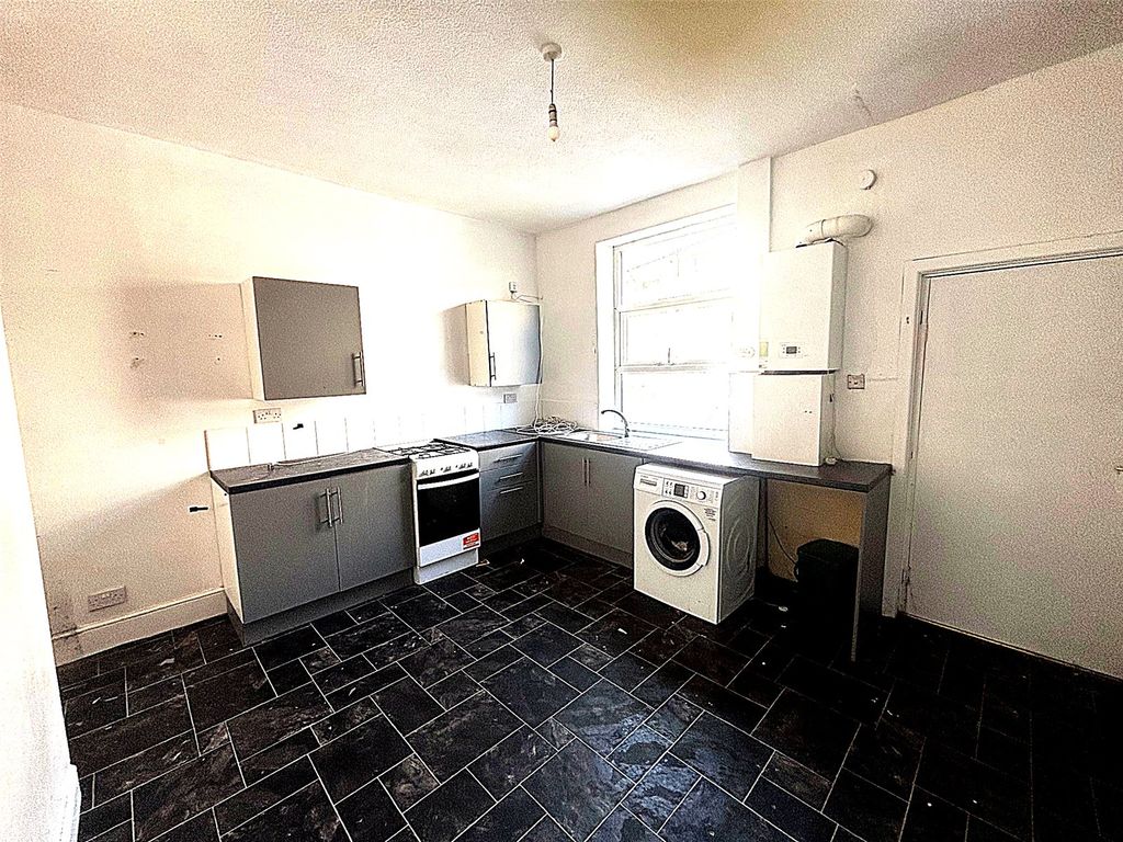 Property photo 3 of 7 Picture No. 06