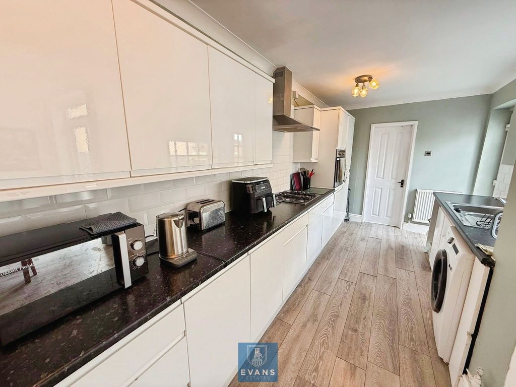 Property photo 2 of 18 Kitchen