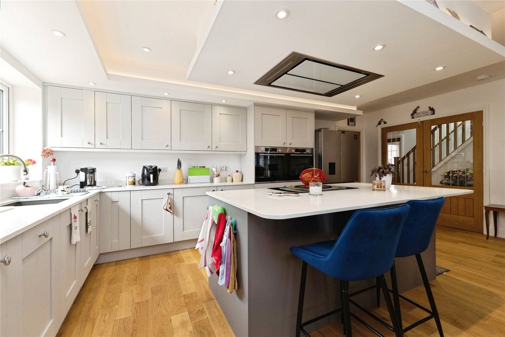 Property photo 3 of 19 Kitchen/Dining Room