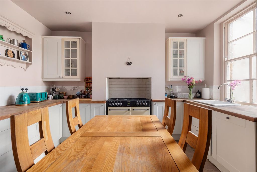 Property photo 3 of 20 Untitled (13 Of 20).Jpg