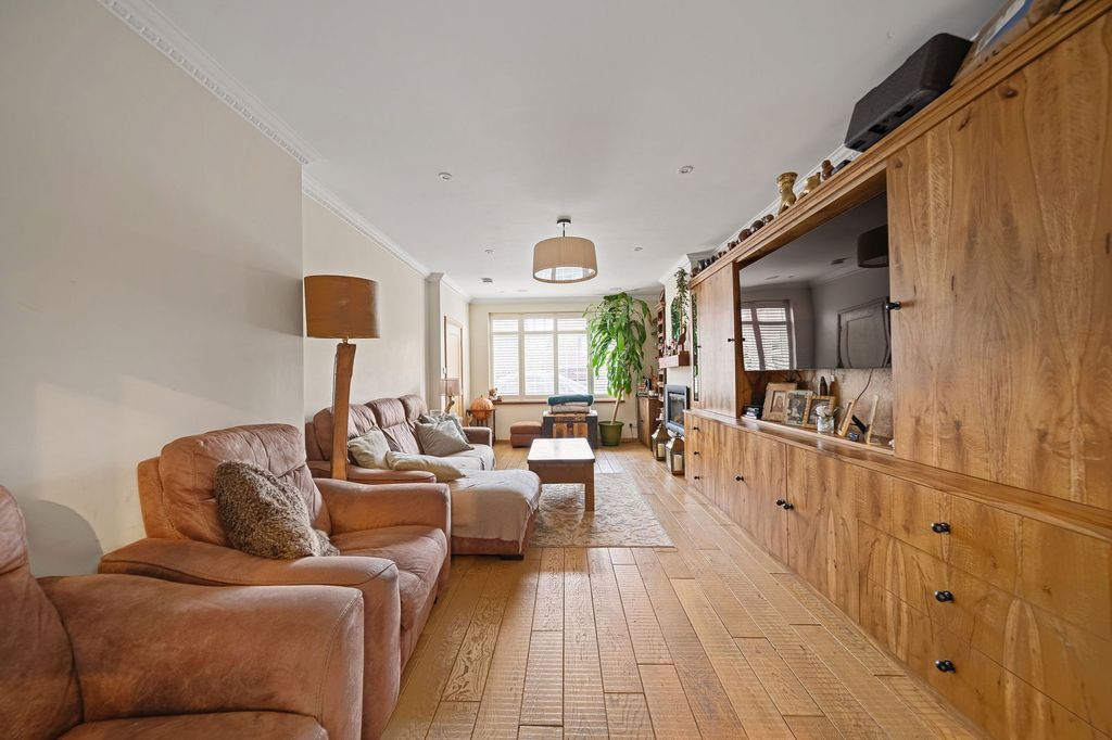 Property photo 3 of 27