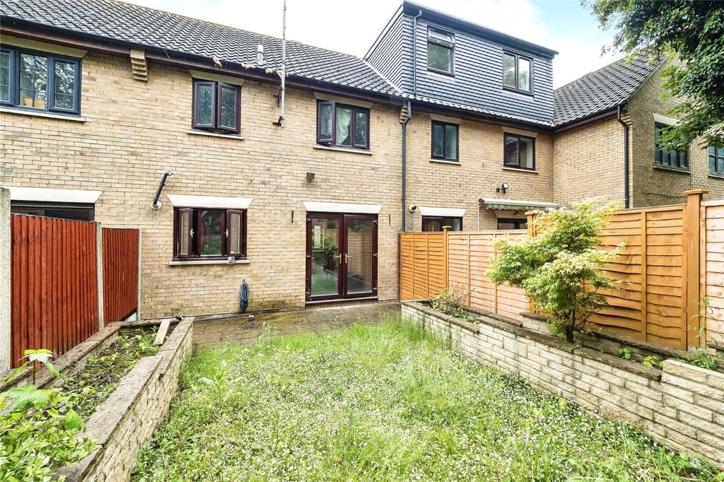 Property photo 2 of 11 Rear