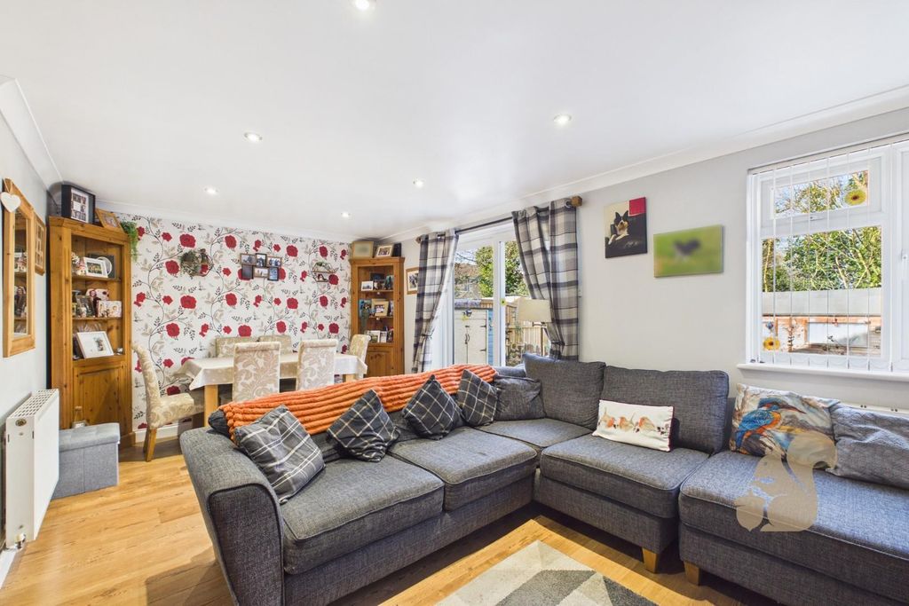 Property photo 3 of 24 Cam01659G0-Pr0756-Still007.Jpg