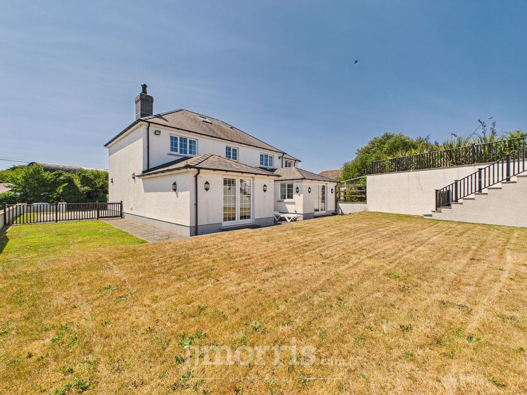 Property photo 2 of 56