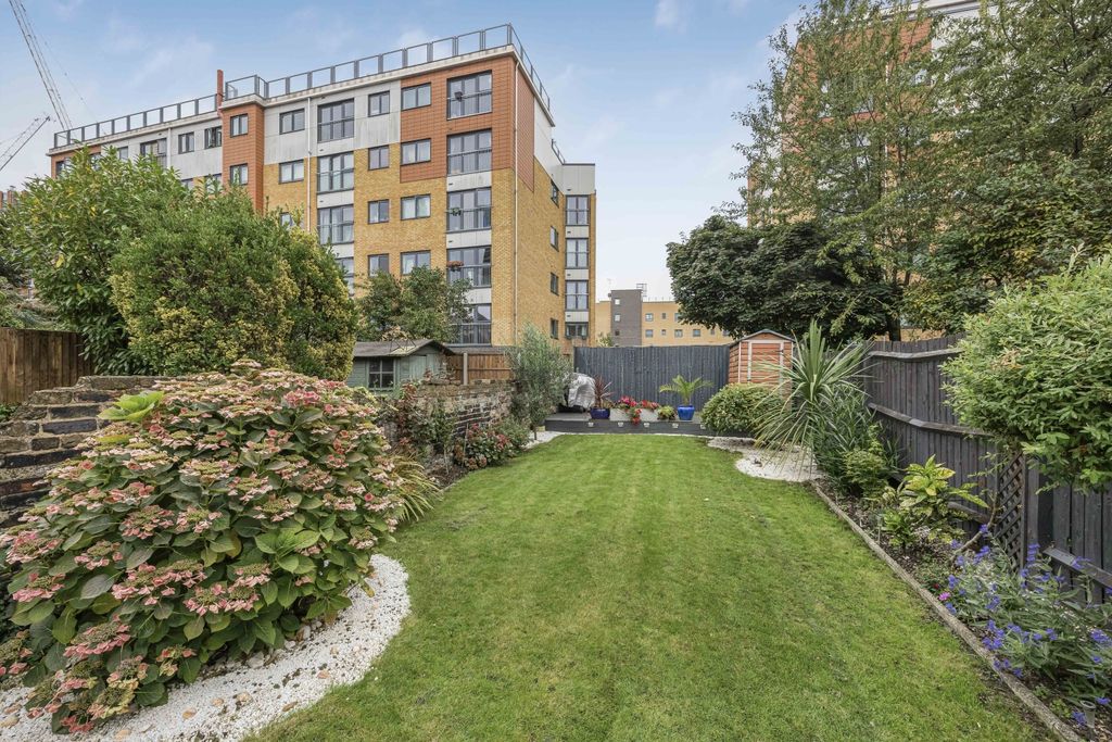 Property photo 3 of 24 21 Windmill Lane -021