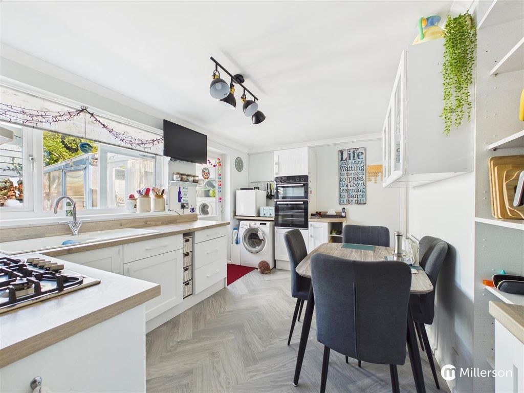 Property photo 3 of 18 Kitchen/Dining Room