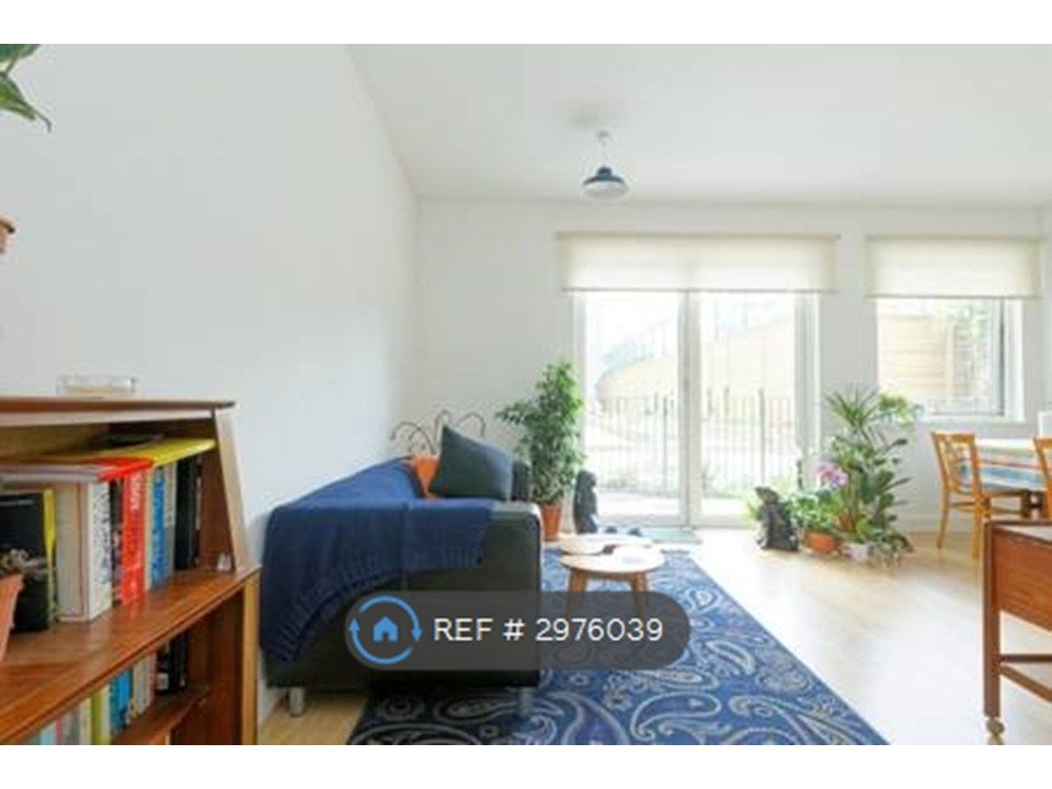 Property photo 2 of 17 Living Room