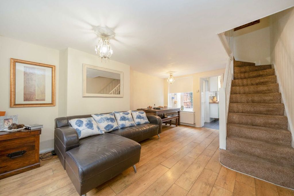 Property photo 2 of 7