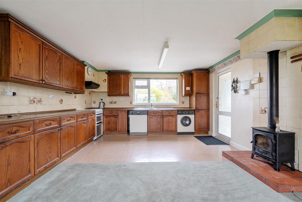Property photo 2 of 21 Kitchen