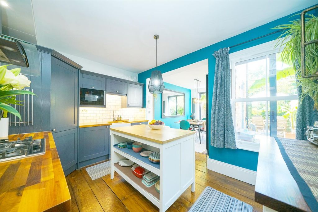 Property photo 3 of 30 14-Burnham-Road-1017N.Jpg