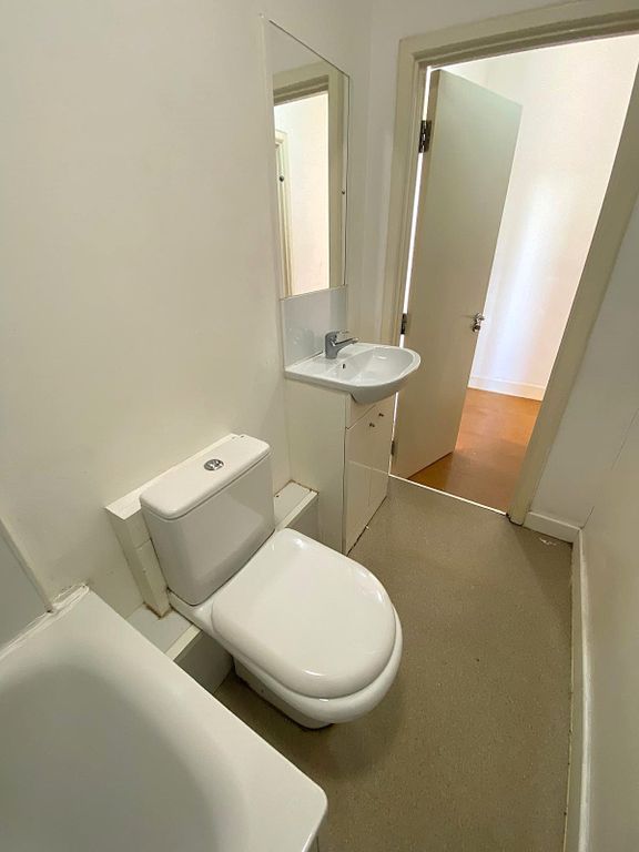 Additional image 5 of 2 bed flat to rentDock View Road, Barry CF63