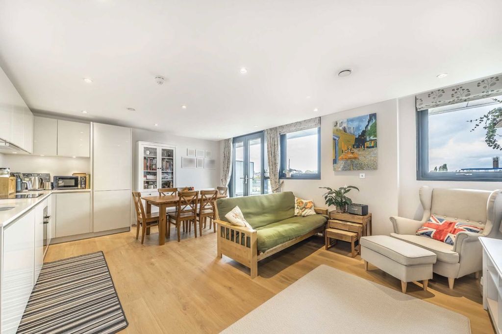 Property photo 2 of 6