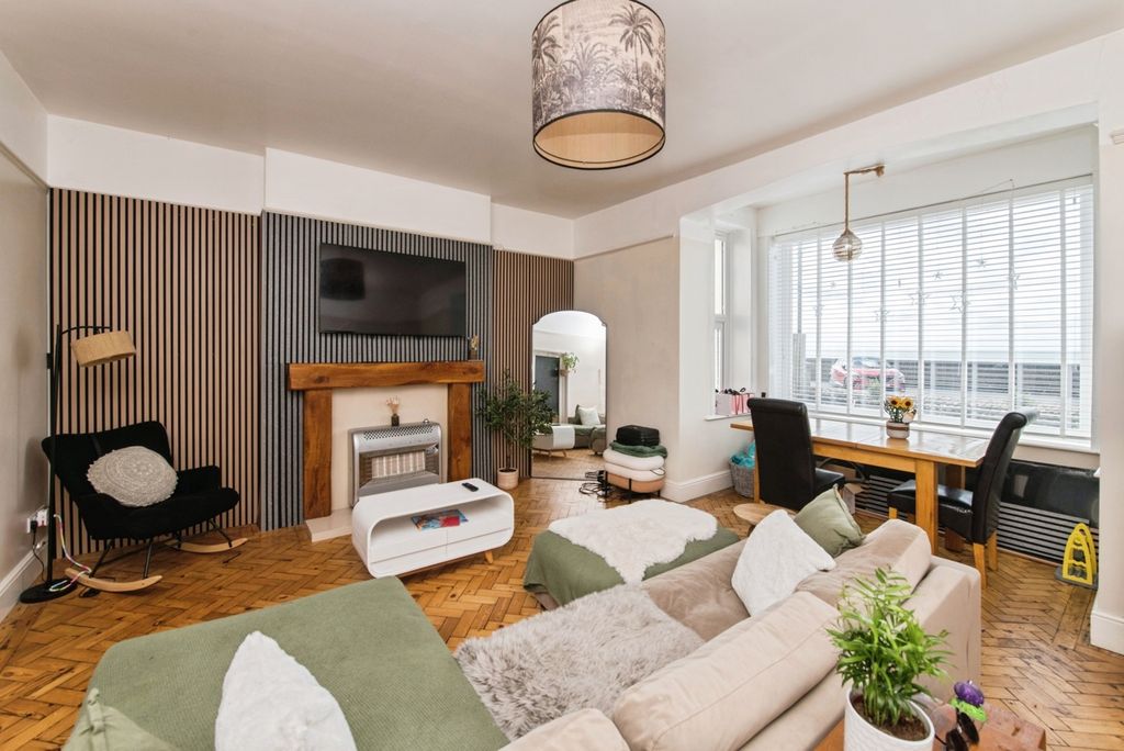 Property photo 3 of 23 Pbox-Img.Jpg