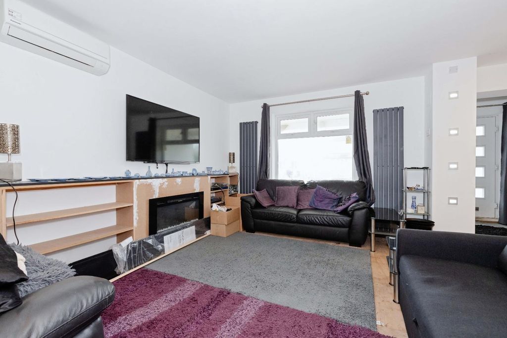 Property photo 3 of 13 Orient Rd_4.Jpg