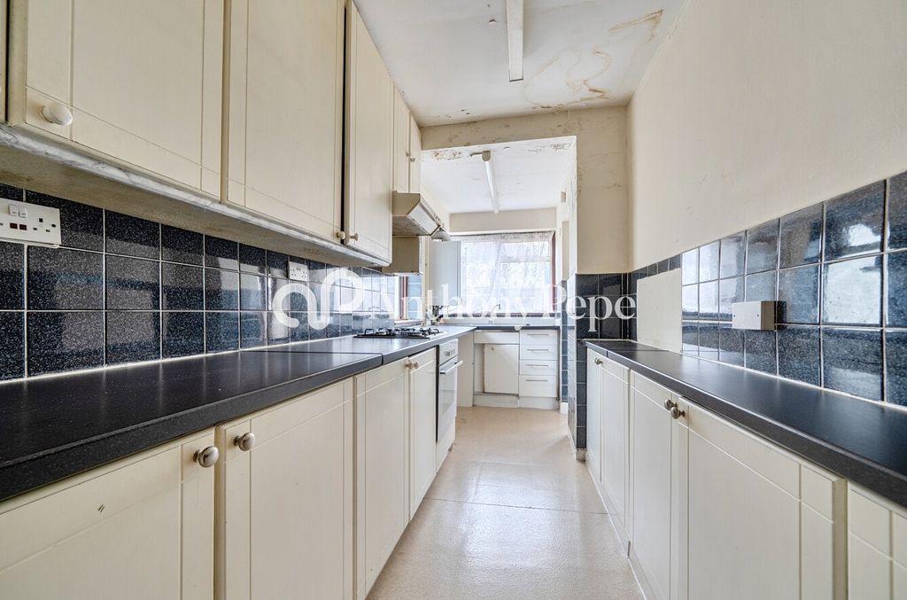 Property photo 3 of 19 Picture No. 02