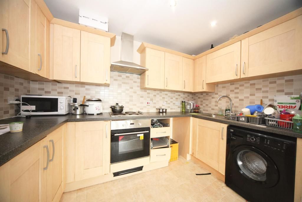 Property photo 3 of 10 Kitchen