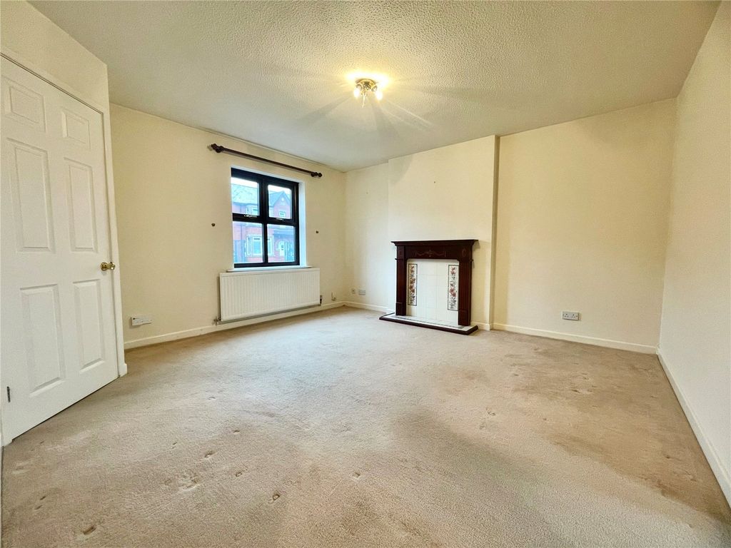 Property photo 2 of 12 Lounge