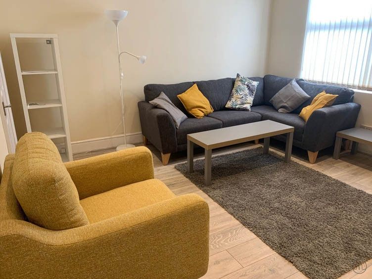 Property photo 1 of 16 Bright, Neatly Furnished Lounge With A Comfortable...