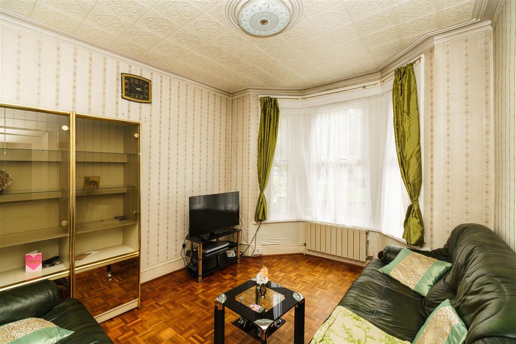 Property photo 2 of 9