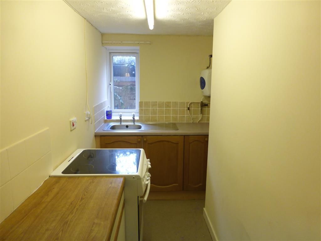 Property photo 3 of 9 Kitchen