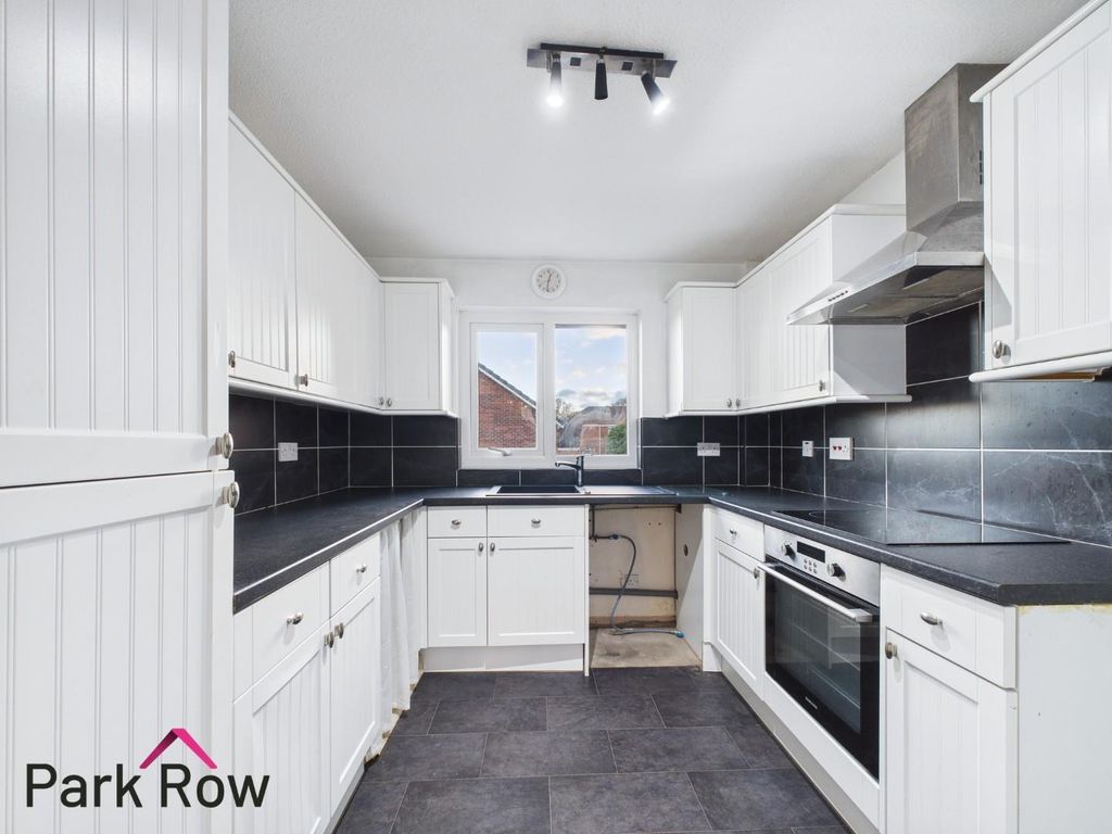 Property photo 2 of 10 Kitchen