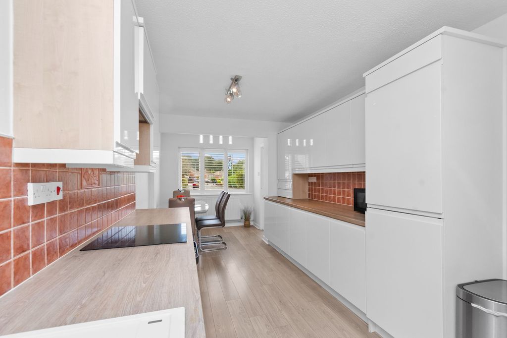 Property photo 3 of 33