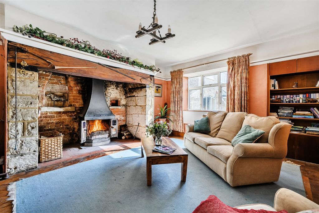 Property photo 3 of 13 Page 3 Large Top 1433991-1-69Cec921dc38F.Jpg