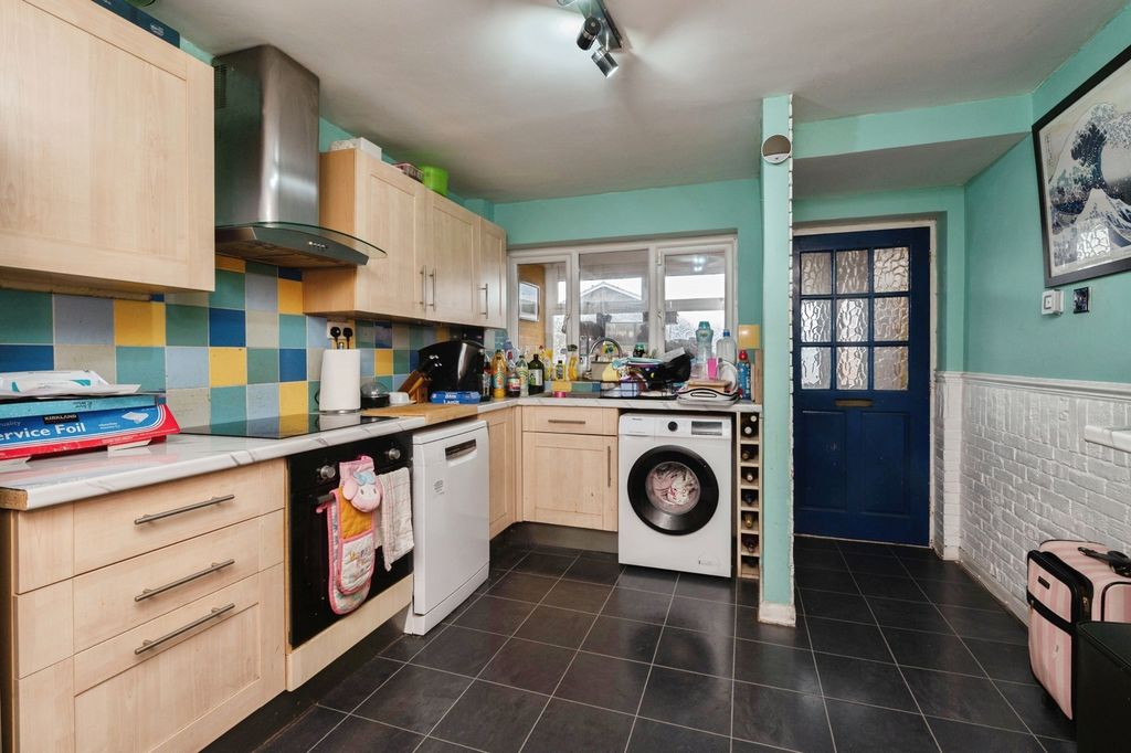 Property photo 3 of 19 Picture