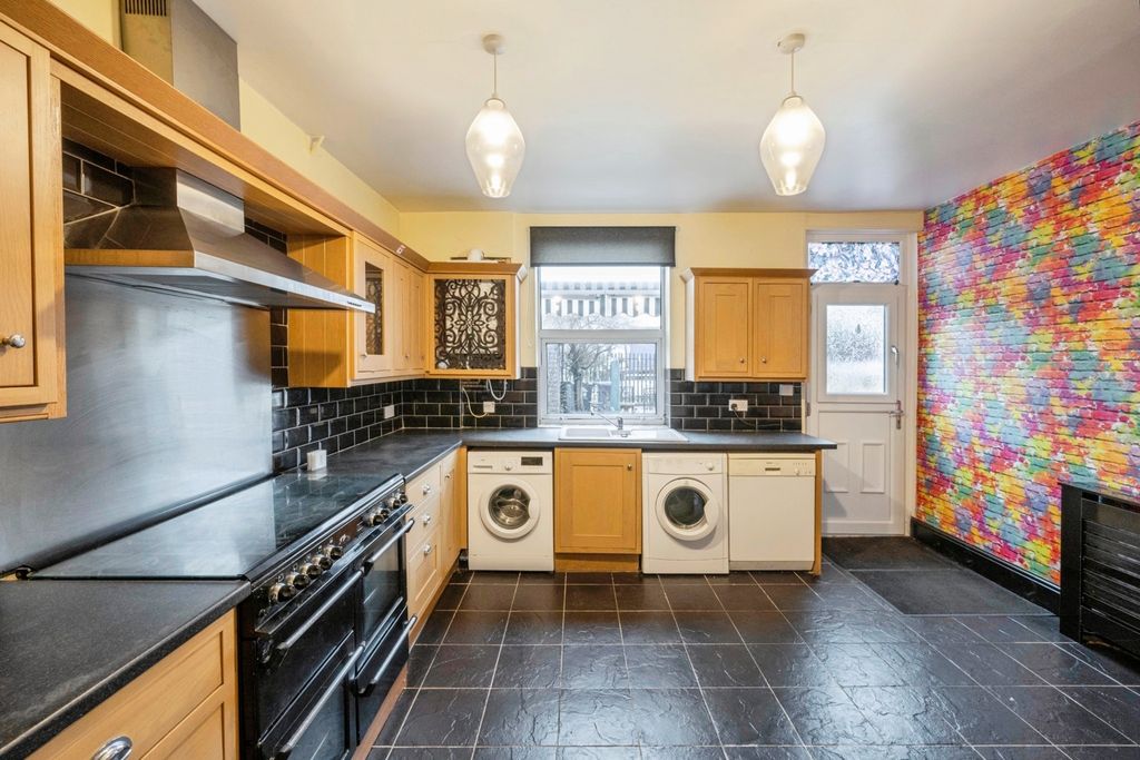 Property photo 3 of 13 Kitchen