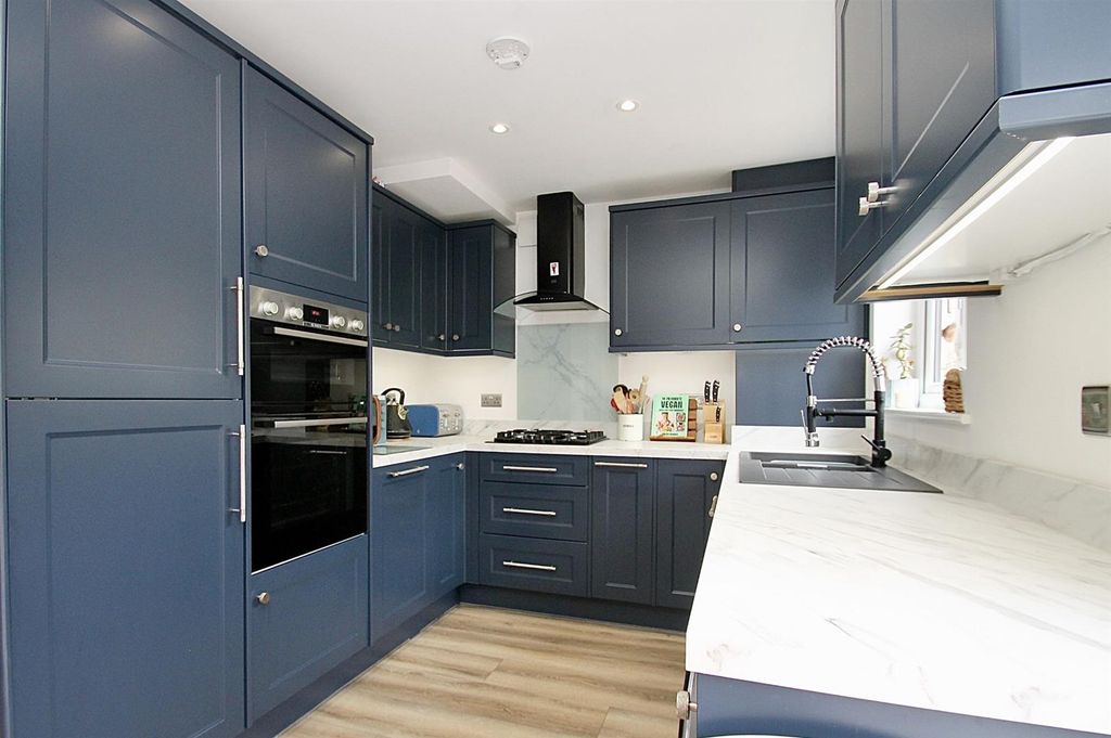 Property photo 3 of 17 Kitchen.Jpg
