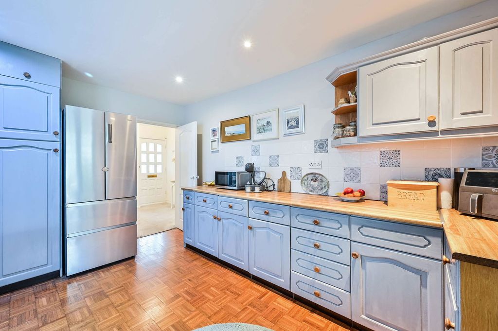 Property photo 3 of 23