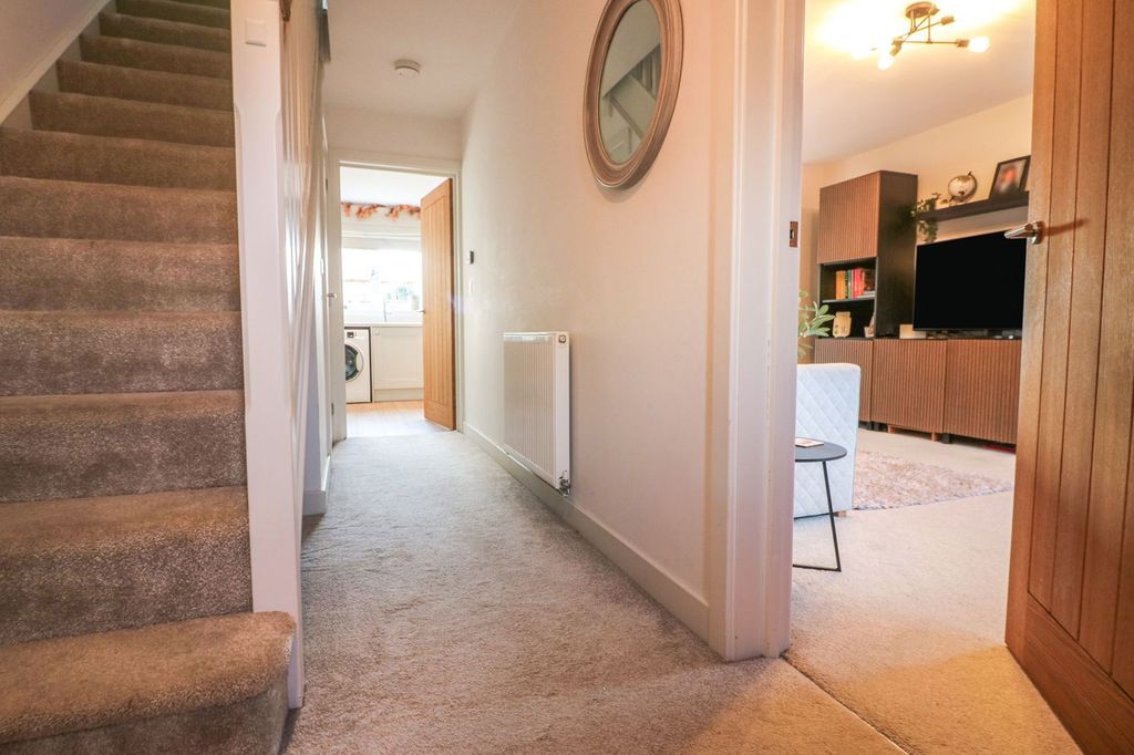 Property photo 2 of 27