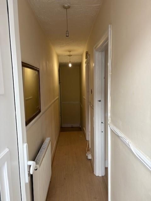 Property photo 2 of 6 Hallway