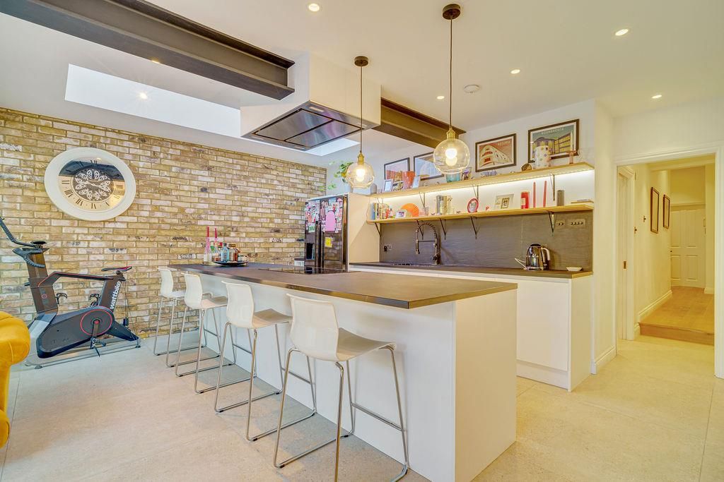 Property photo 2 of 16 Birdhurstroad23-17.Jpg