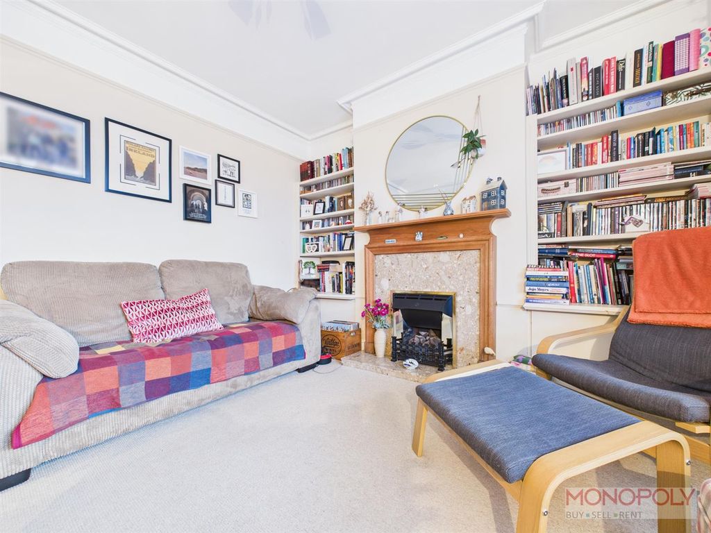 Property photo 3 of 25 Cam04439G0-Pr0200-Still018.Jpg