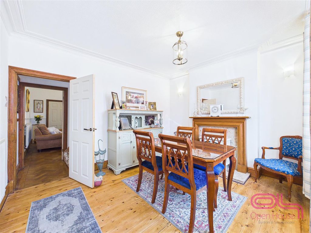 Property photo 2 of 30 Linton Road, Castle Gresley, Swadlincote (2).Jpg