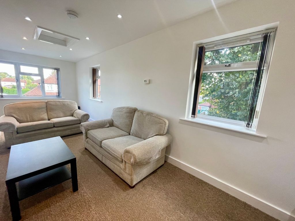 Property photo 2 of 6 Picture No. 40