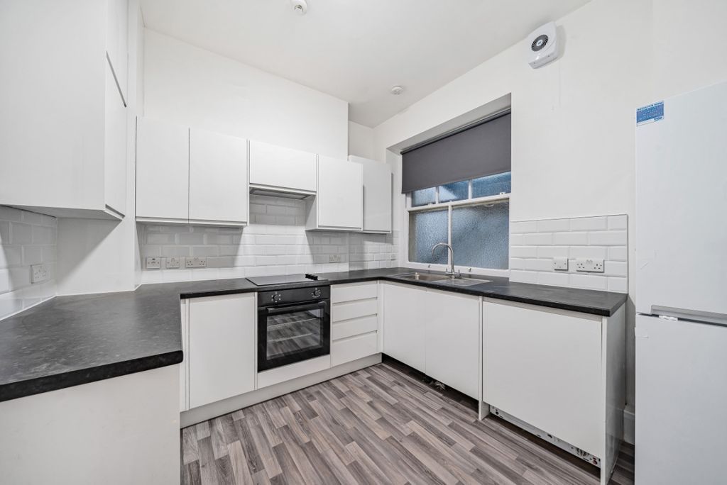 Property photo 3 of 8 1079832 (3)