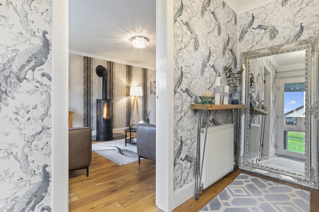 Property photo 2 of 27