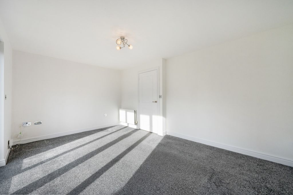 Property photo 3 of 19 4858484