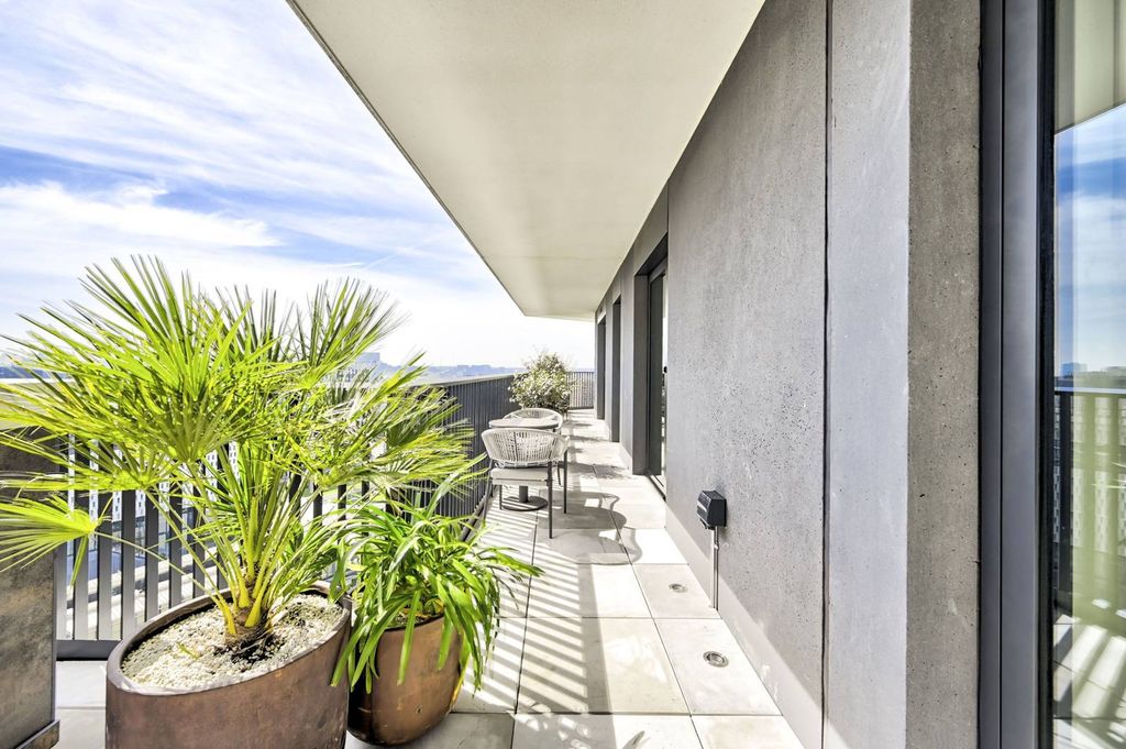 Property photo 1 of 42