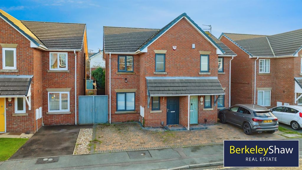 Property photo 1 of 19 External