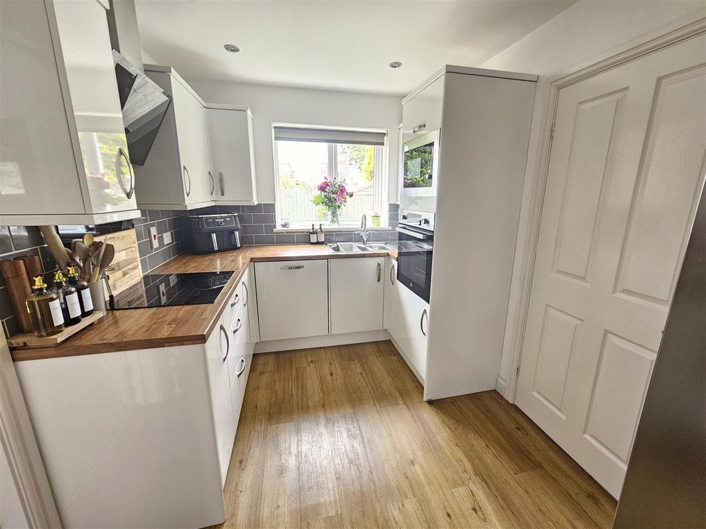 Property photo 2 of 23 Kitchen.Jpg