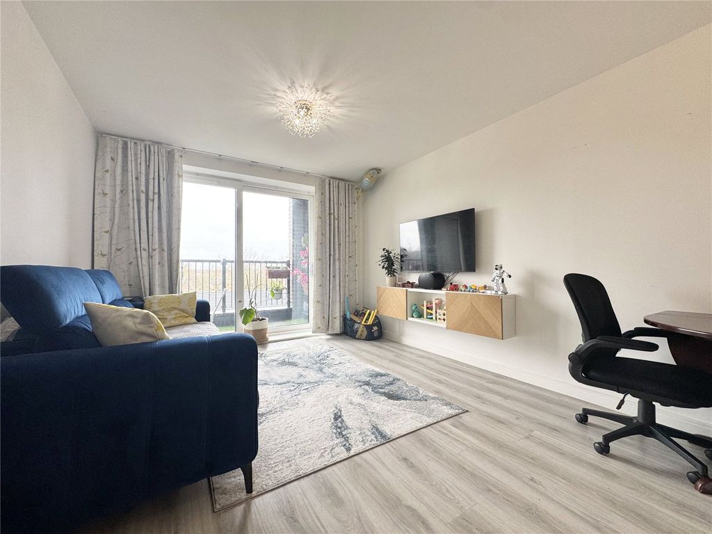 Additional image 9 of 2 bed flat for saleMoorfield Place, Farnborough, Hampshire GU14