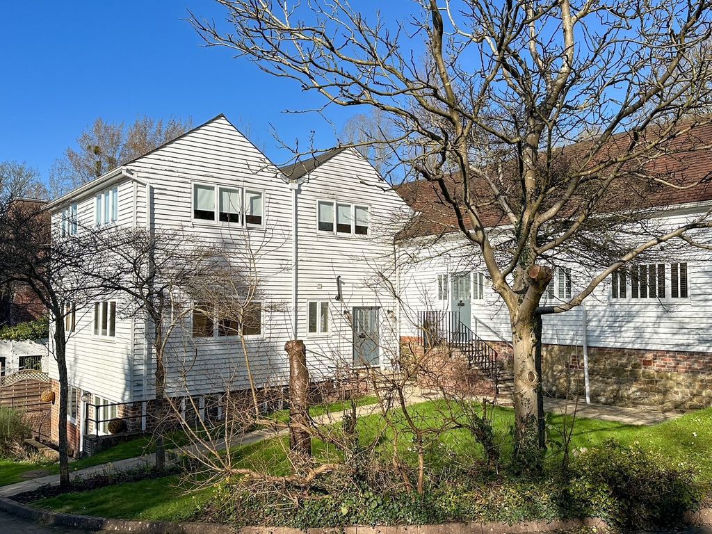 Property photo 1 of 15 Photo 12