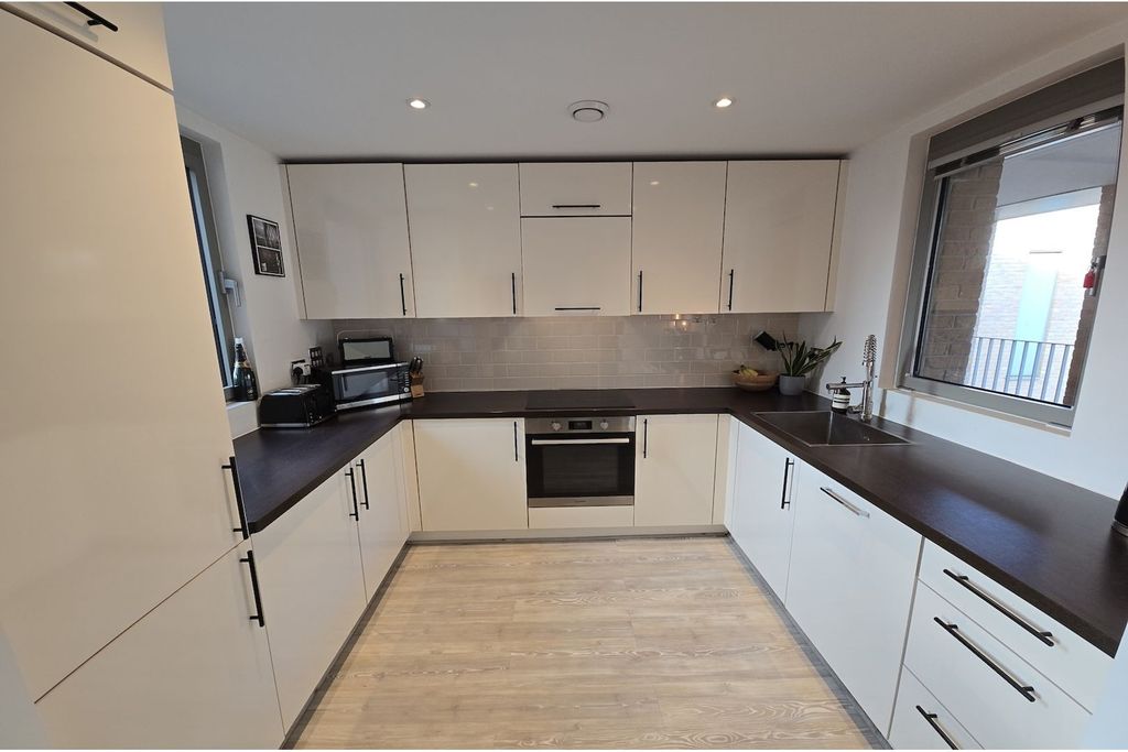Property photo 3 of 19 Kitchen