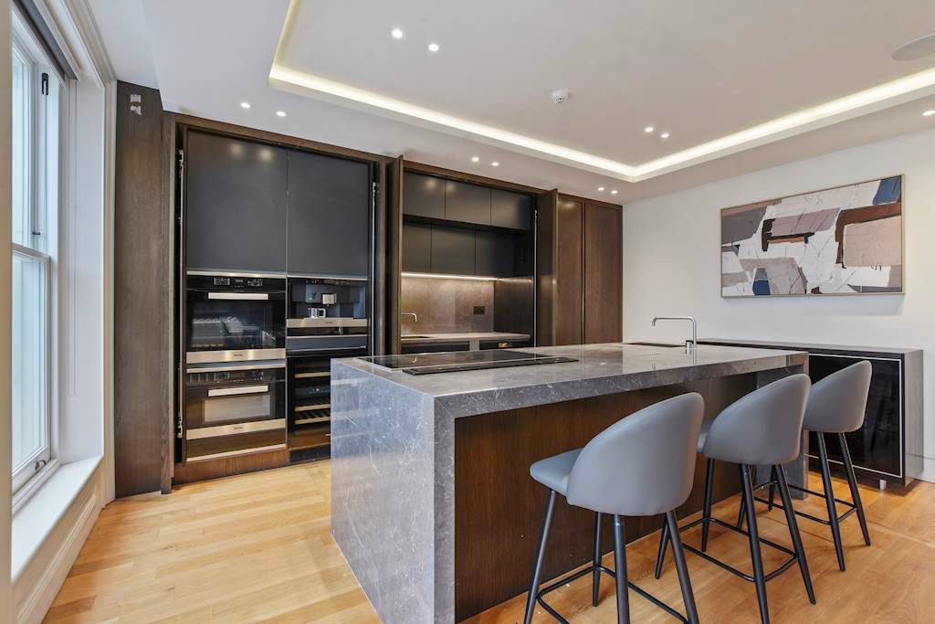 Property photo 2 of 15 10-11d0Gcscl - 5 Hempel Gnds - Kitchen 4 -Original